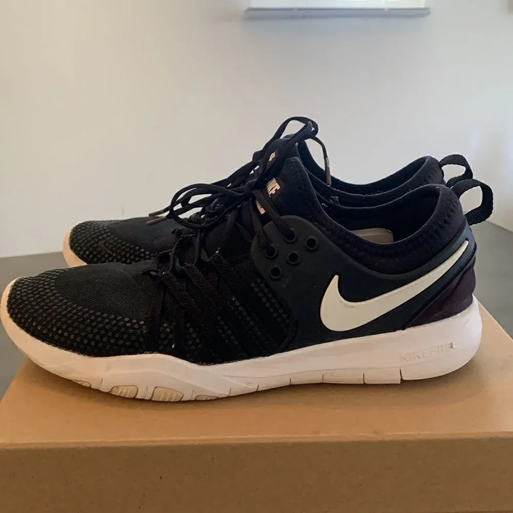 Nike Free Runs - Picture 5 of 11